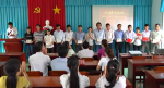 Trao bằng tốt nghiệp cho học viên