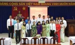 Học viên chụp hình lưu niệm