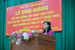 Đ/c Châu Thị Mỹ Phương phát biểu khai giảng lớp học.