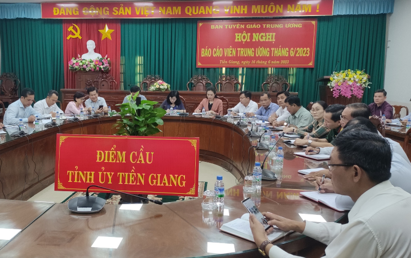 Quang cảnh tại điểm cầu Tiền Giang.