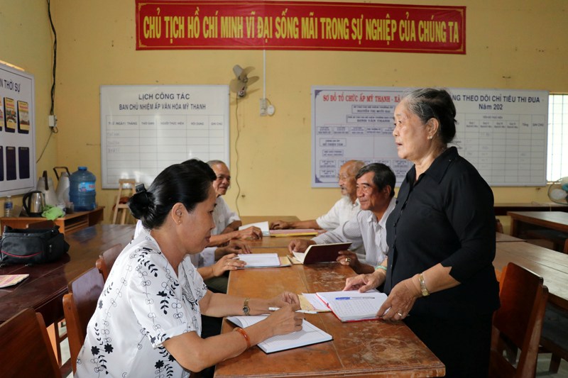 Cuộc sinh hoạt Chi bộ tại ấp Mỹ Thạnh, xã Hoà Định, huyện Chợ Gạo.