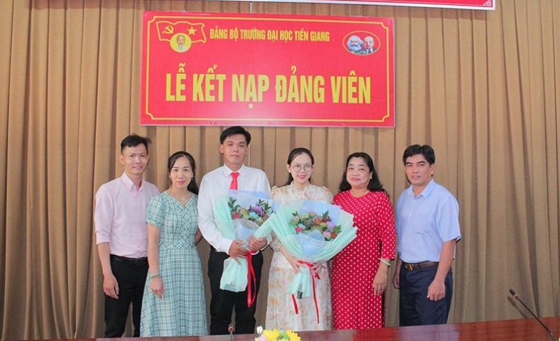 Lễ kết nạp đảng viên.