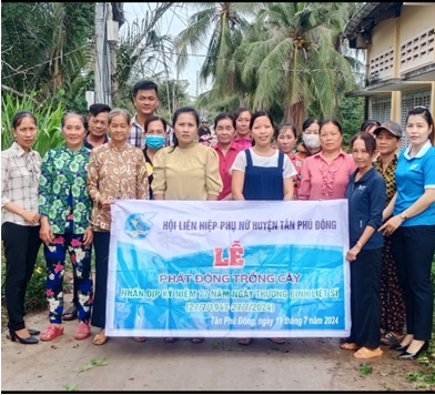 Hội LHPN huyện Tân Phú Đông tuyên truyền, vận động hội viên phụ nữ tham gia bảo vệ môi trường