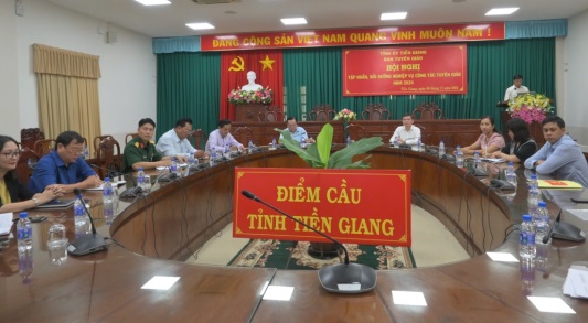 Quang cảnh điểm cầu chính