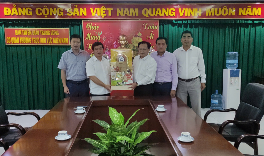 Thăm, chúc tết Cơ quan Thường trực khu vực miền Nam, Ban Tuyên giáo Trung ương.