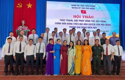 Tổ chức Hội thảo thực trạng, giải pháp công tác xây dựng, chỉnh đốn Đảng trên địa bàn huyện.