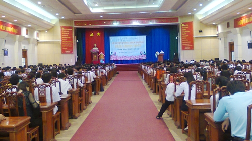 Lễ tuyên dương học sinh giỏi năm học 2013-2014