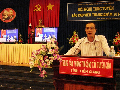 Đ/c Nguyễn Thanh Hiền - Phó trưởng Ban Tuyên giáo Tỉnh ủy báo cáo tại hội nghị