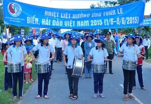 Tuần hành tuyên truyền, kêu gọi người dân hưởng ứng Tuần lễ Biển và Hải đảo Việt Nam năm 2015