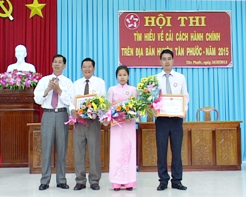 Tân Phước thi tìm hiểu về cải cách hành chính