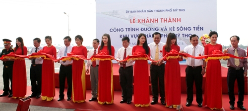 Lãnh đạo tỉnh Tiền Giang và TP Mỹ Tho cắt băng khánh thành công trình