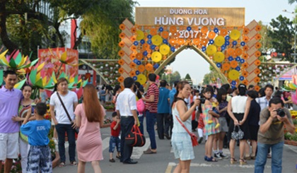 Đường hoa Hùng Vương năm 2017. Ảnh minh họa (Nguồn: baoapbac.vn)