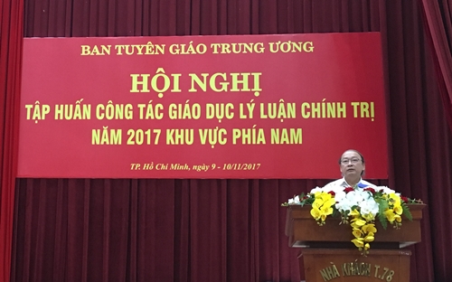 Đồng chí Võ Văn Phuông, Ủy viên Trung ương Đảng, Phó Trưởng ban Tuyên giáo Trung ương phát biểu khai mạc hội nghị