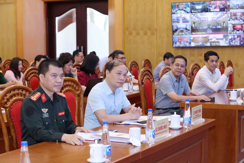 Đồng chí Phạm Tất Thắng, Ủy viên Trung ương Đảng, Phó Trưởng ban Tuyên giáo và Dân vận Trung ương và các đại biểu dự Hội nghị Báo cáo viên Trung ương tháng 6/2025.
